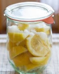 レモン塩の保存期間と人気レシピ