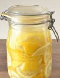 レモン塩の保存期間と人気レシピ